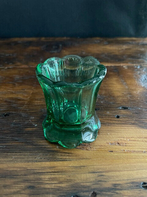 Glass COLONIAL Plain Scalloped Panel GREEN Toothpick Holder