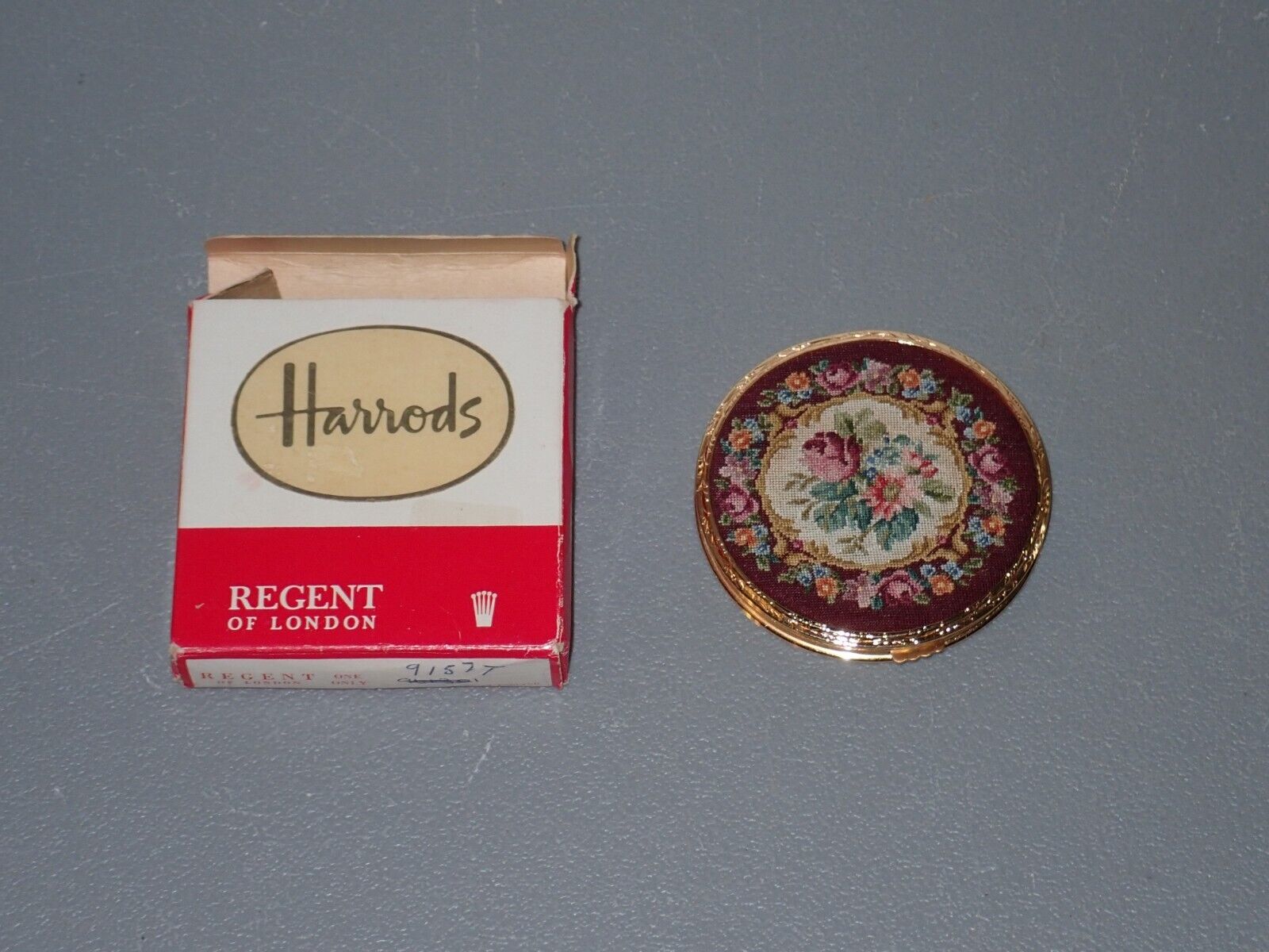 Vintage Regent Of London Womans Compact w/ Box