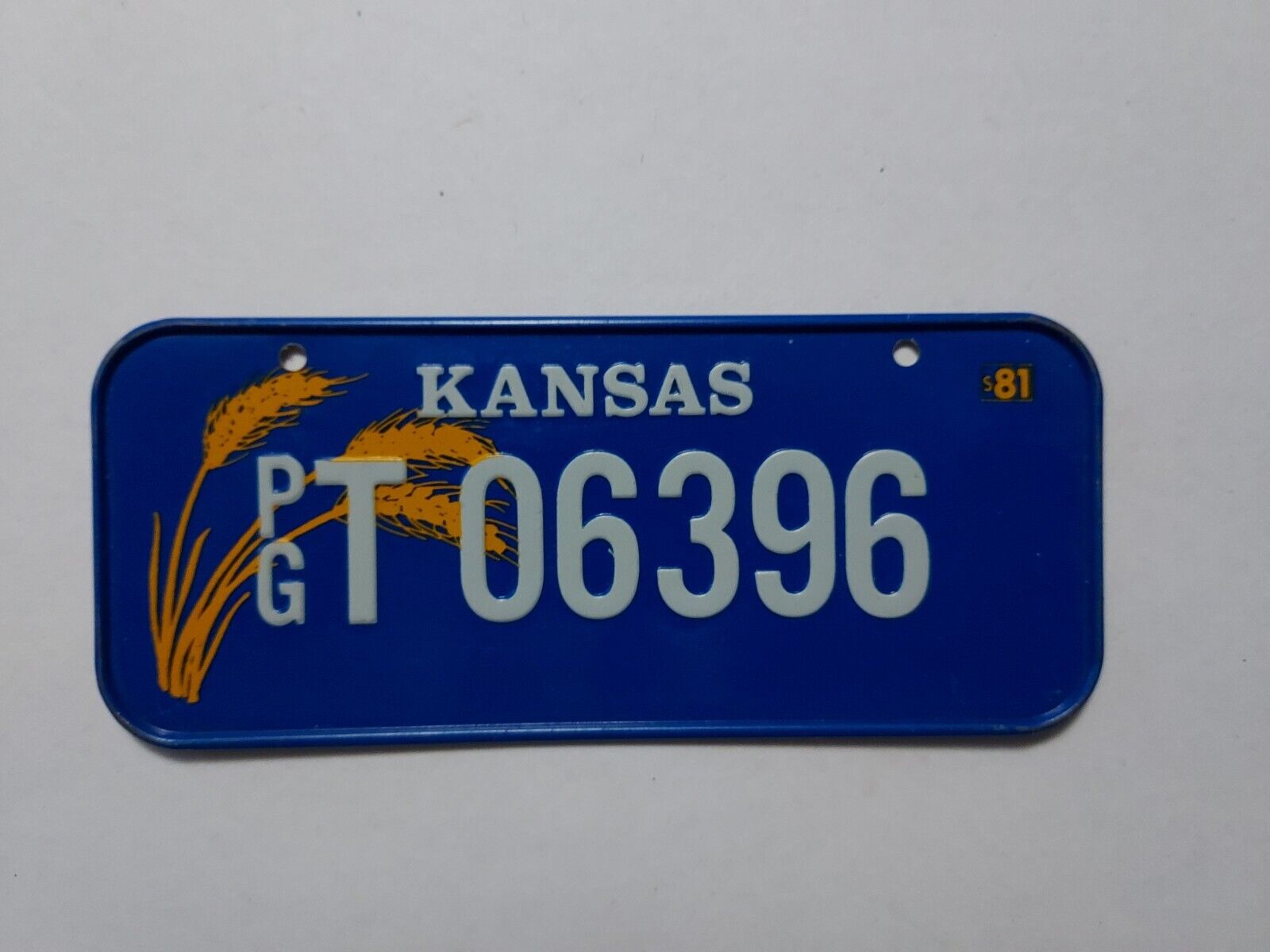 1981 KS KANSAS POST HONEYCOMB CEREAL MINI License Plate Embossed # PG T 06396