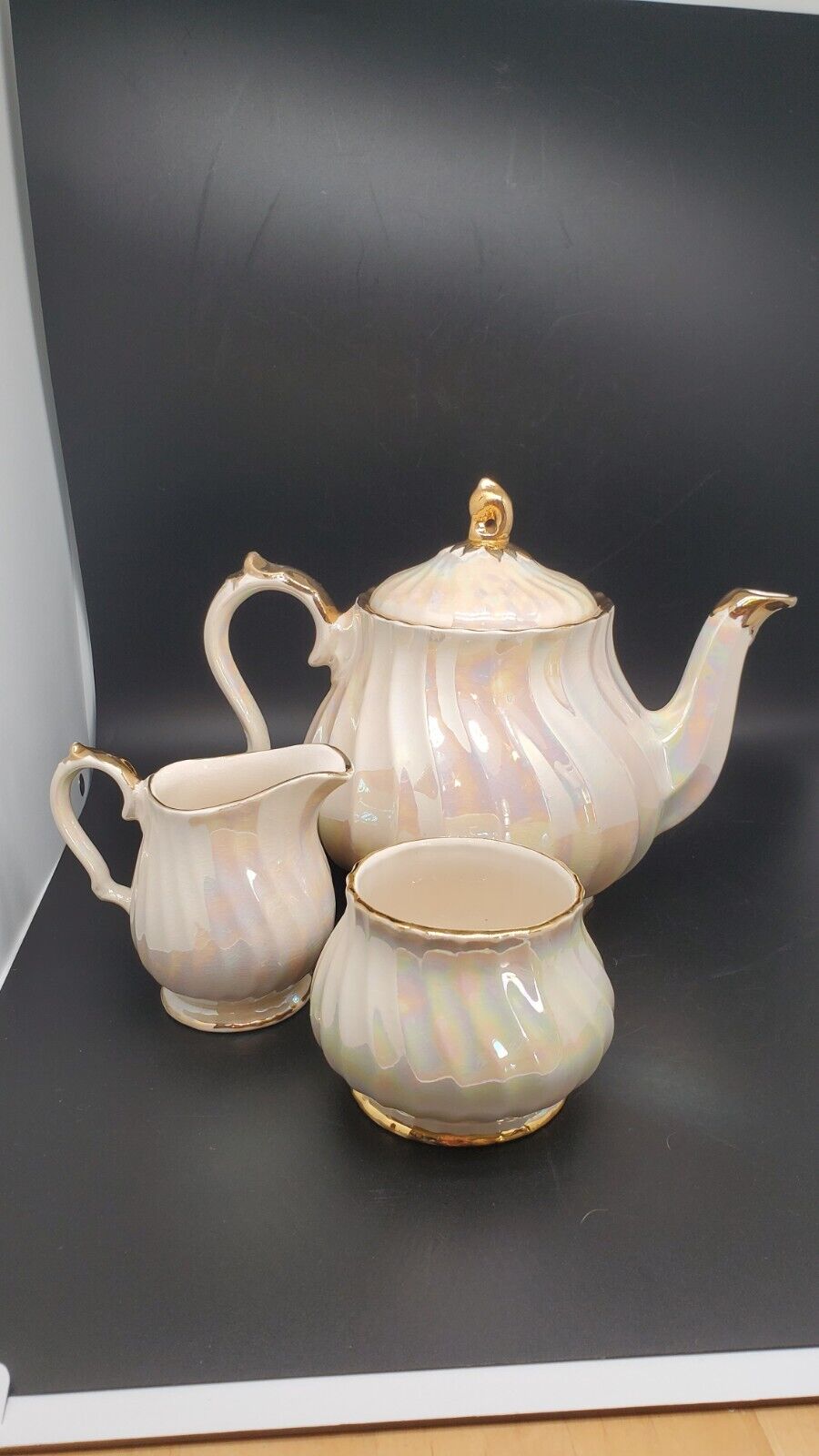 Vintage Sadler Cream Opalescent Teapot w/creamer & sugar bowl. w/ Swirled Ridges