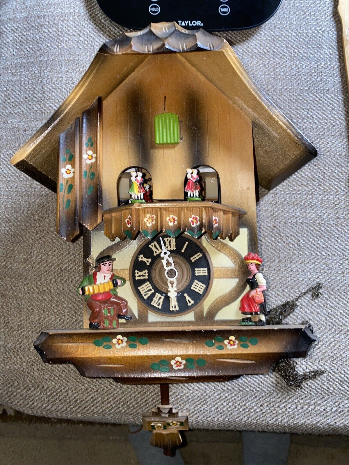E.SCHMECKENBECHER DANCING COUPLES CUCKOO CLOCK GERMANY MUSICAL PARTS Or REPAIR