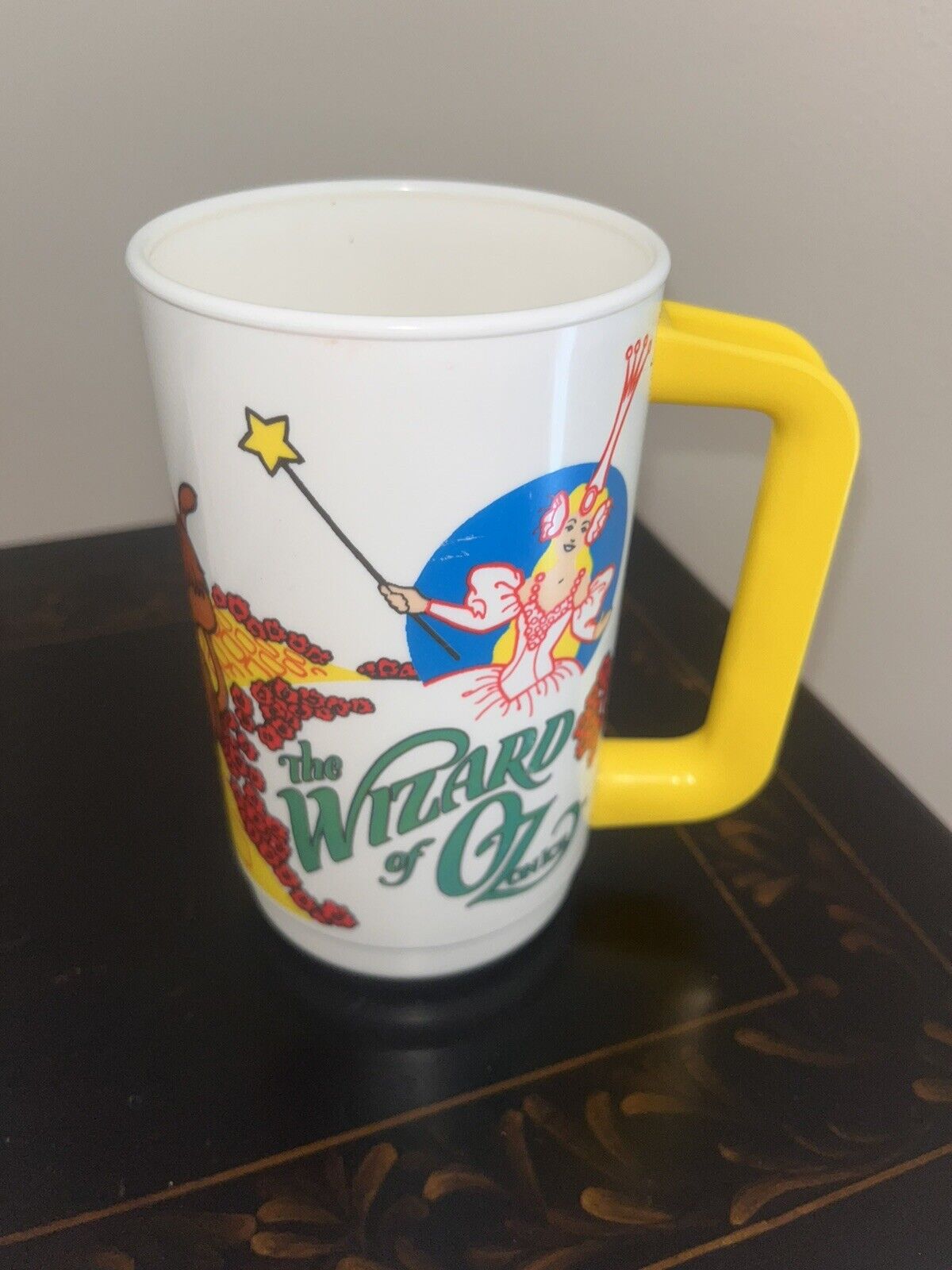THE WIZARD OF OZ ON ICE Yellow Plastic Cup Rare Ringling Brothers Circus 90’s