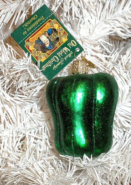 2010 - GREEN BELL PEPPER - OLD WORLD CHRISTMAS BLOWN GLASS ORNAMENT - NEW W/TAG