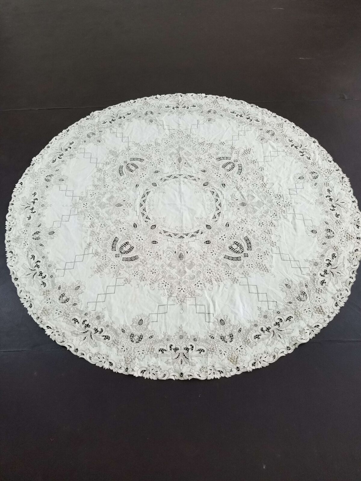 Vintage Cream Madeira Embroidered Cutwork Table Cloth 169x165cm