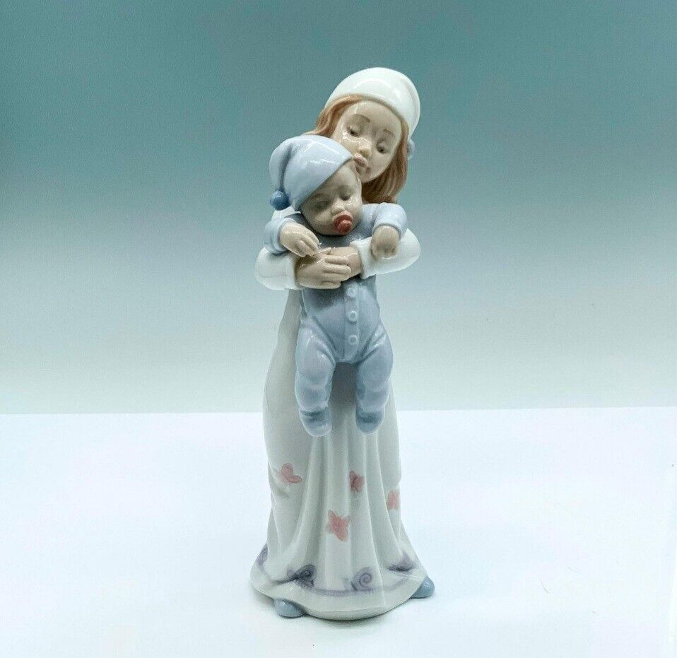 Lladro #8019 Going to Bed (Girl Carrying Baby to Bed)  ~ Gorgeous Details