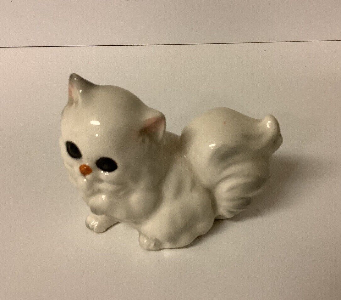 Vintage Napcoware White Kitten Figurine 3 1/2 X 2”Made In Japan Collectible