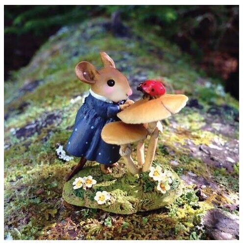 Wee Forest Folk Miniature Figurine M-581 - Ladybug Chat
