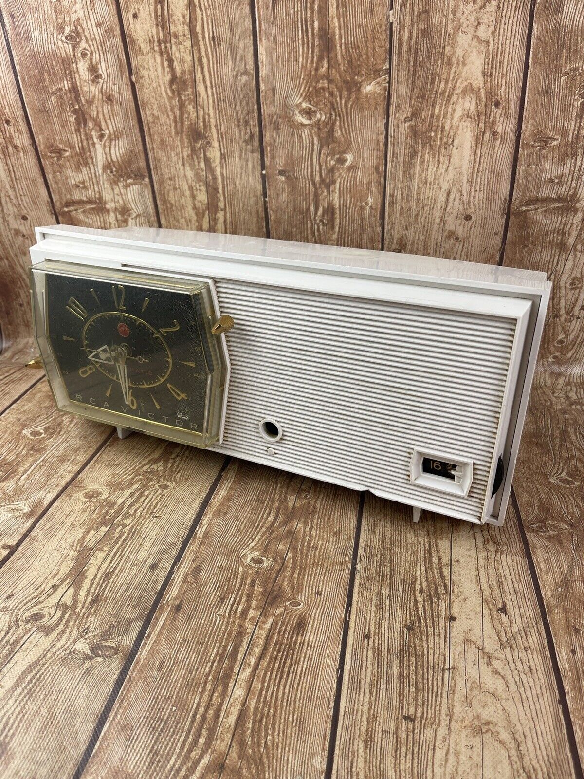 Vintage 1959 RCA Victor Tube Radio Model C2E with alarm clock MCM