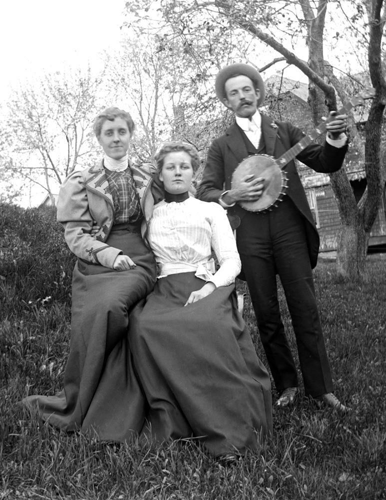 1890-15 2 Women & Banjo Player, Lenox, MA Old Photo 8.5\