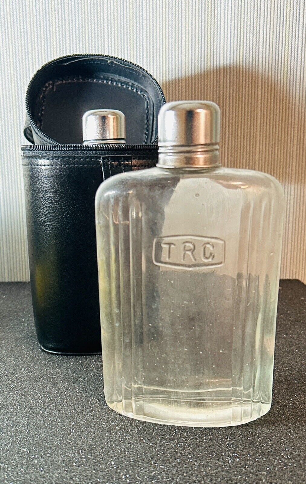 Vintage Traditional Travel 3-Piece Glass Liquor Flask Set Leather Case Shot Cup