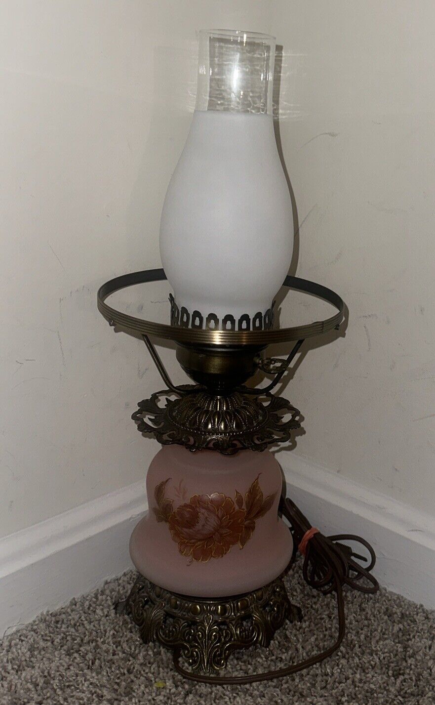 VINTAGE QUO1ZEL HAND PAINTED FROSTED GLASS FLORAL HURRICANE LAMP