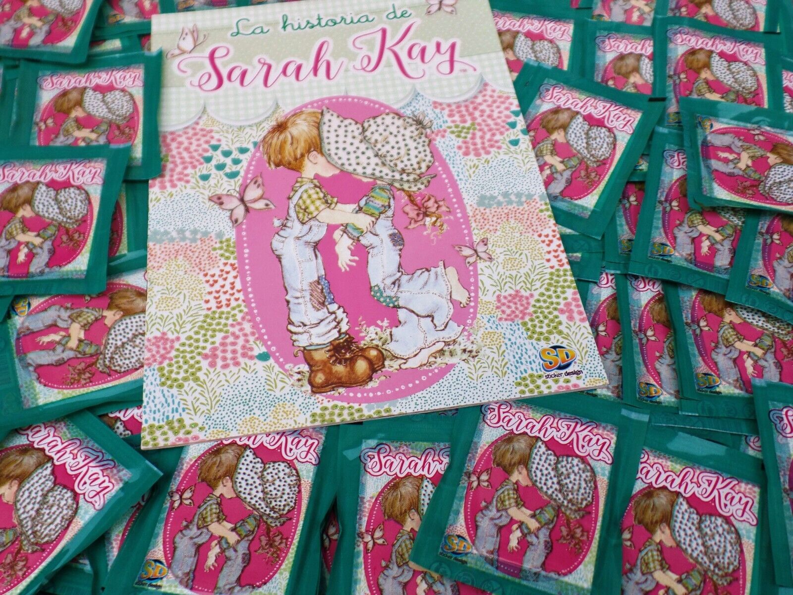 Sarah Kay 2022 History. 100 packs (500 S.Cards) Artistic Drawings Plus Album