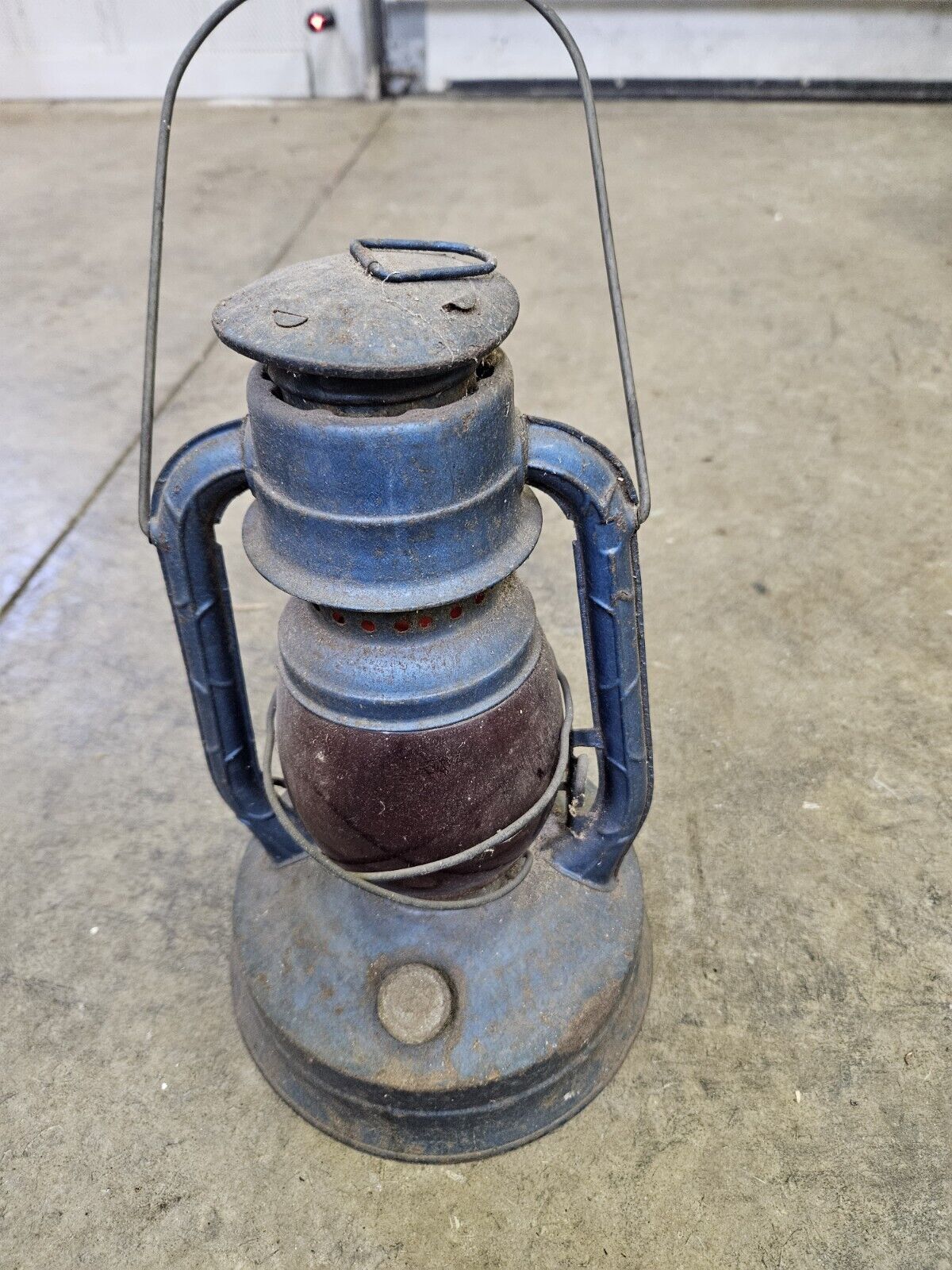 Unrestored Vintage Dietz Little Giant Lantern, Complete, No Holes Or Chips 