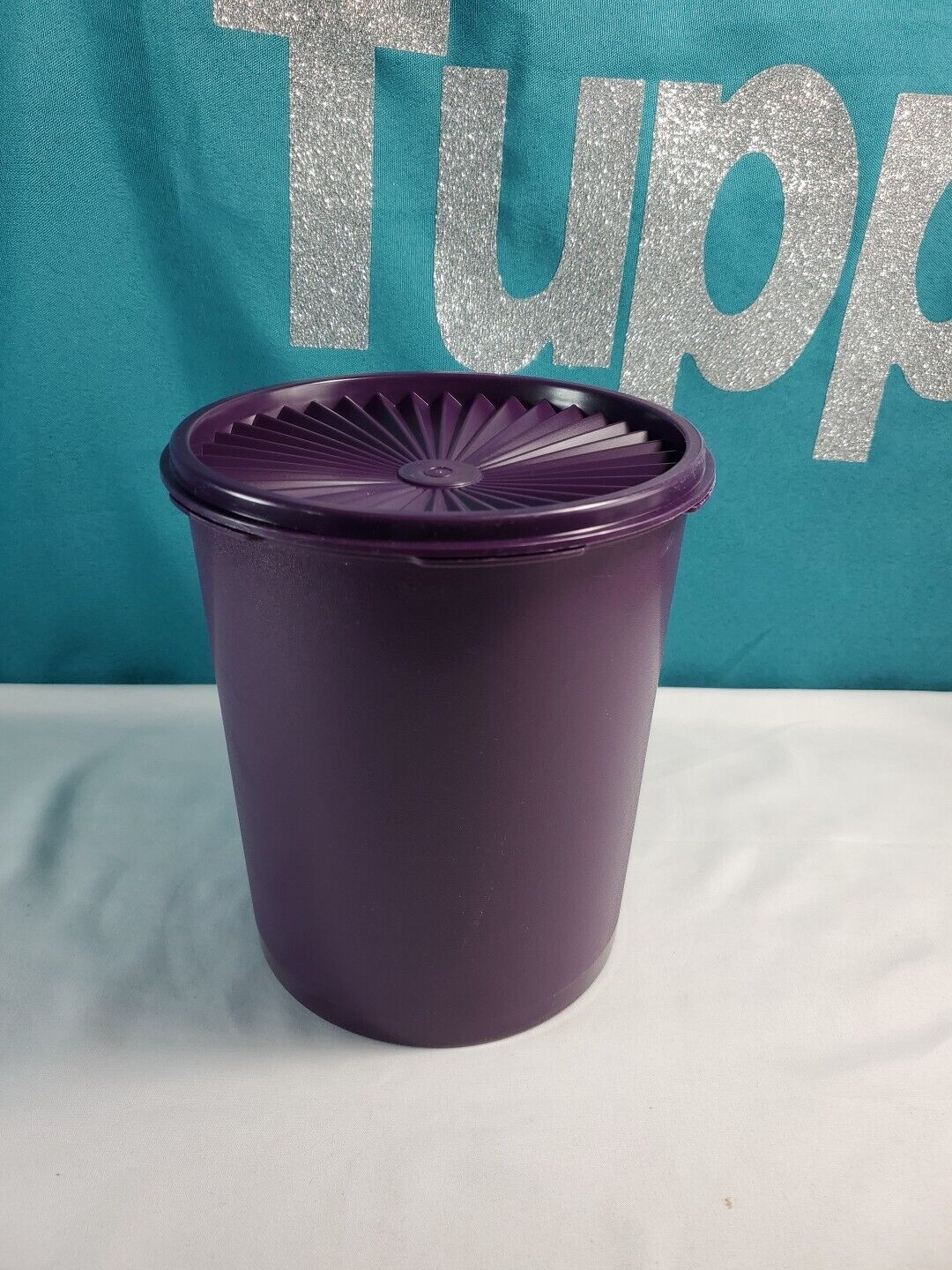 Tupperware Servalier Canister 2.7L / 11.50 cup Deep Purple Canister New Sale 