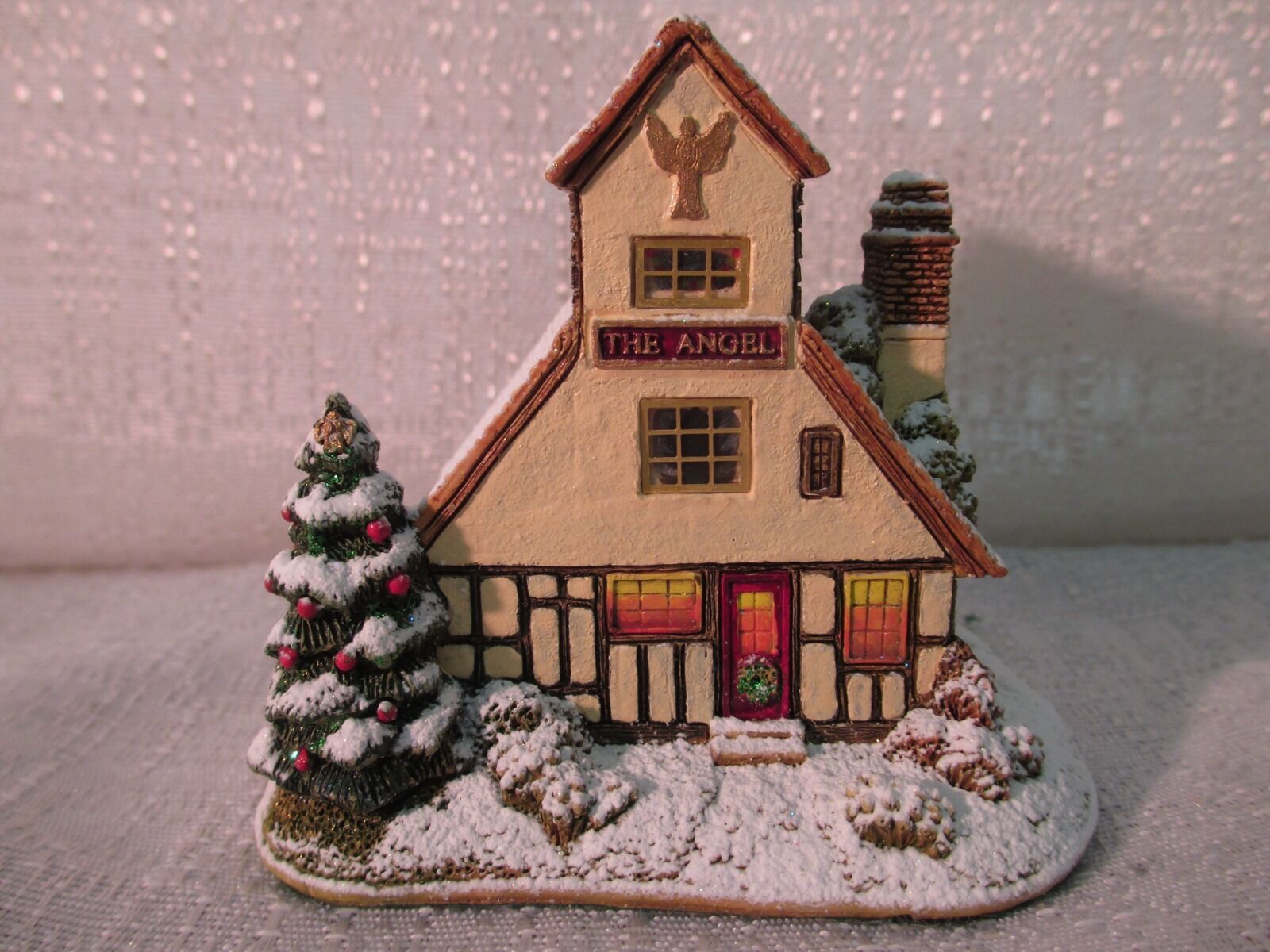 Lilliput Lane The Angel Inn Illuminated Cottages Collection Enesco 2012 L3460
