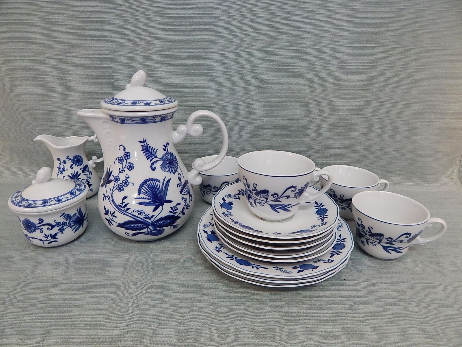 Zwiebelmuster Blue Onion Porcelain Coffee Service - 18 Pieces
