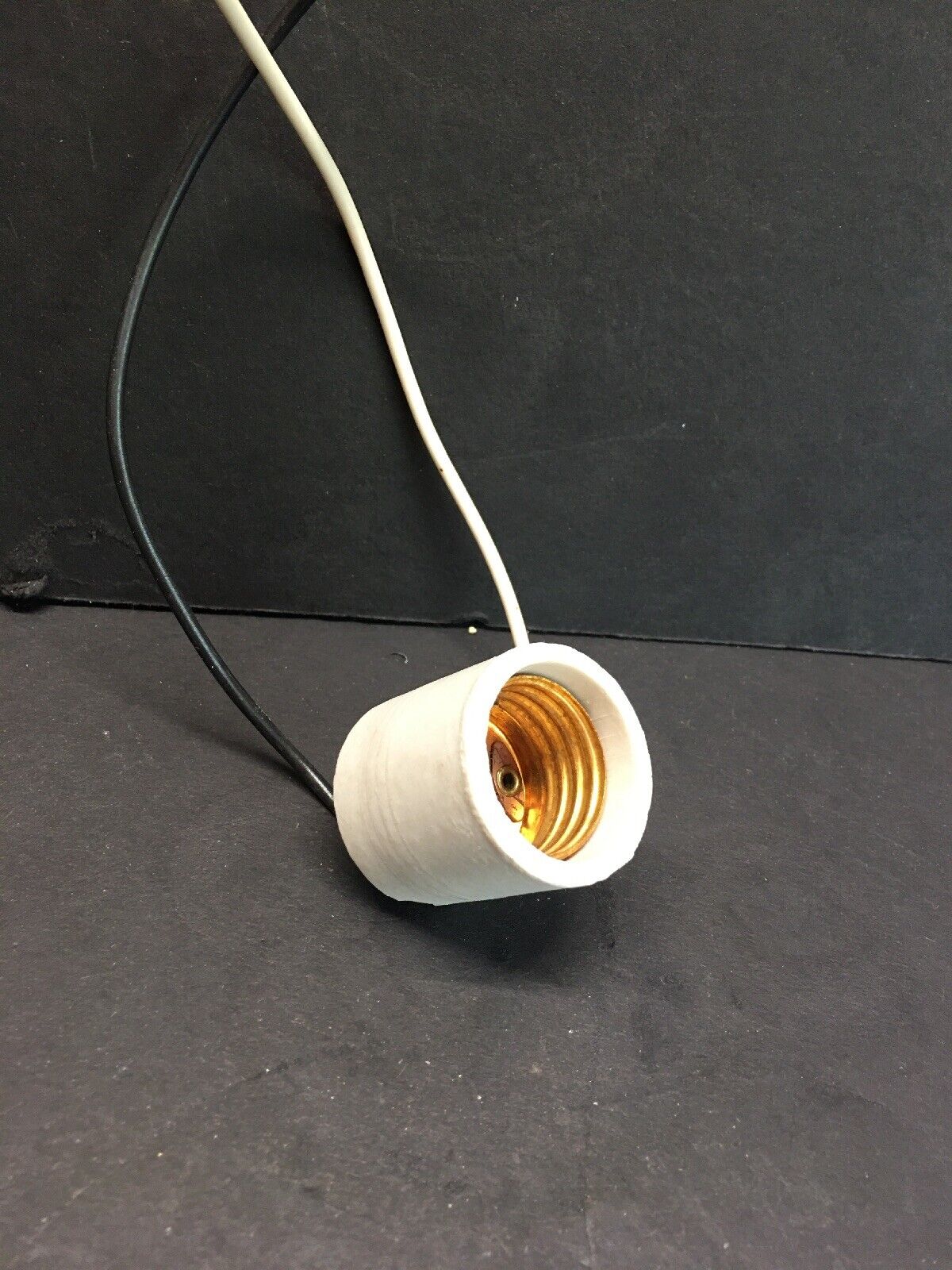 Leviton Unglazed  Porcelain Lampholder Medium Base Light Socket Keyless 8052 NOS