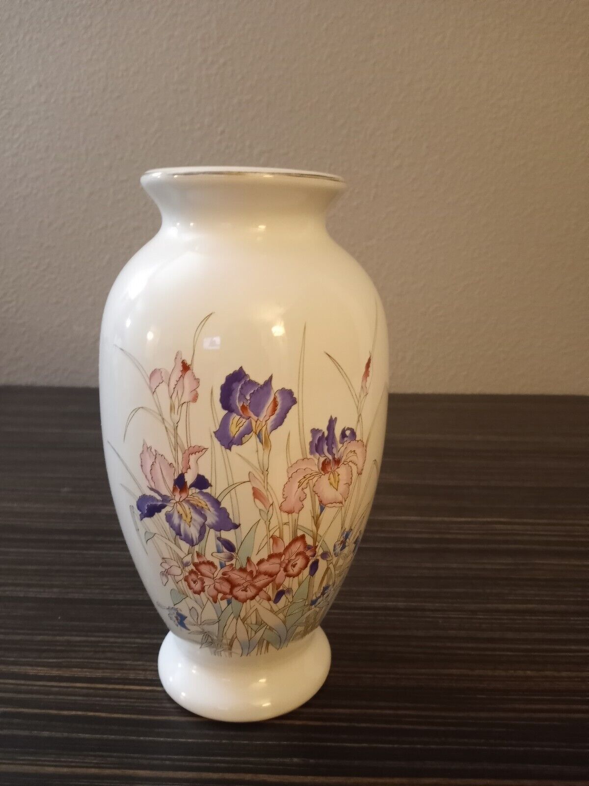 Beautiful. Vintage  Pink Purple Flowers Vase  Floral Pattern Marked Japan