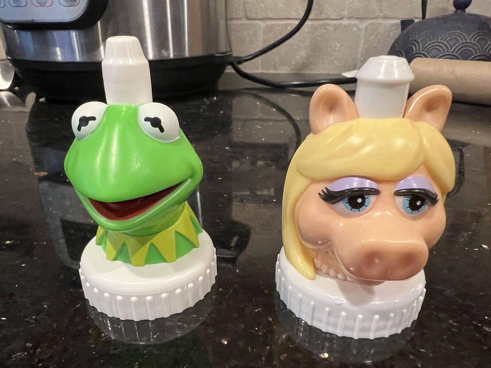 Ultra Rare Original Kermit and Mrs.Piggy good 2 grow juice toppers