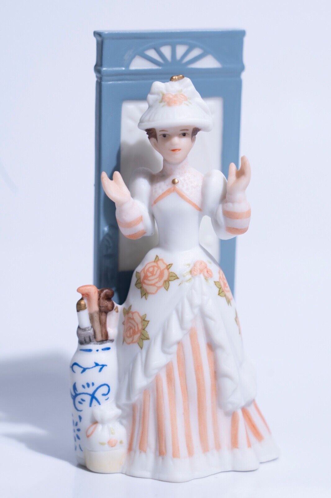AVON Miniature Porcelain MRS PFE ALBEE Figurine 1993 President's Club Award