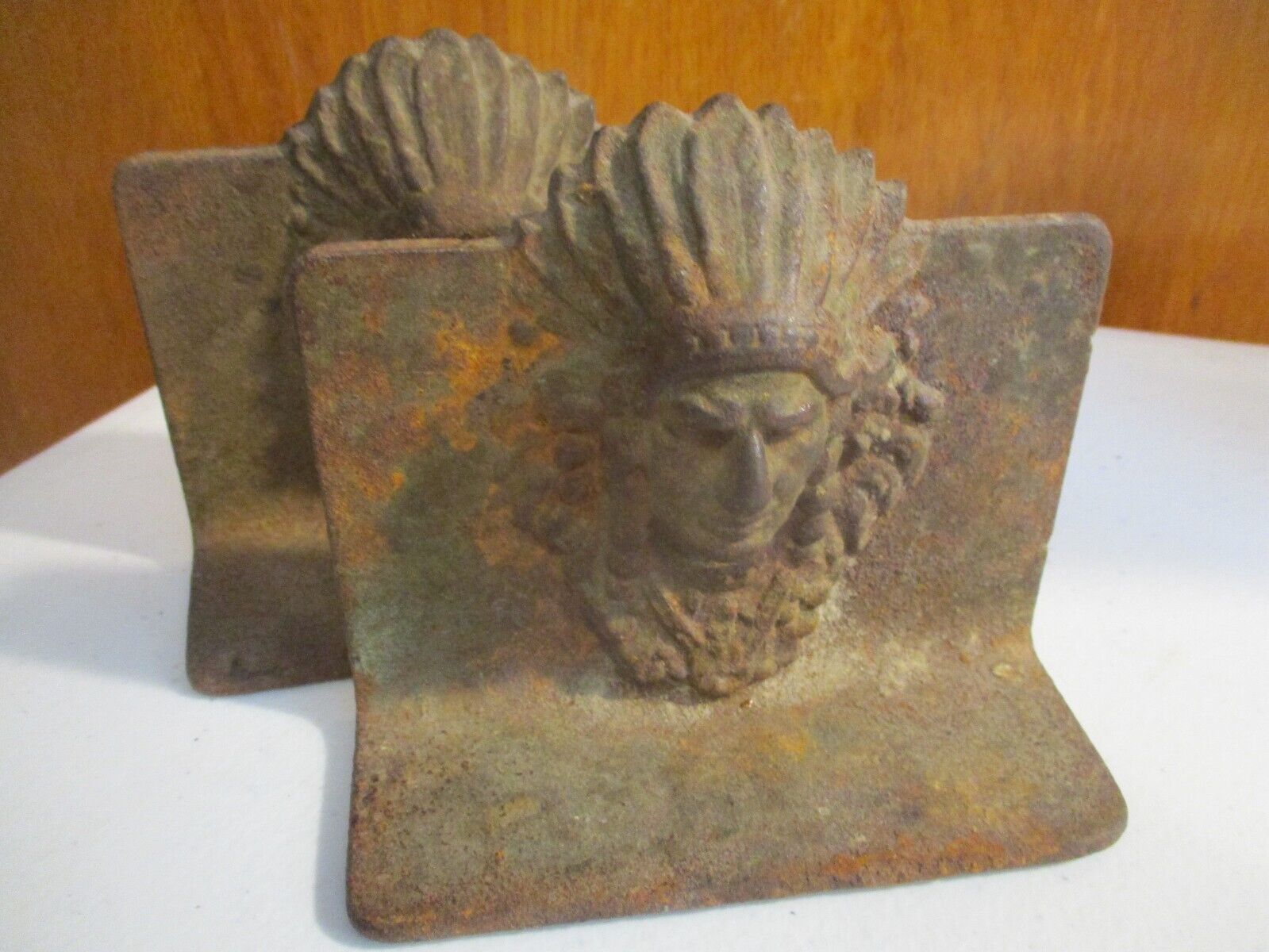 ANTIQUE CAST IRON INDIAN NATIVE AMERICAN BOOKENDS