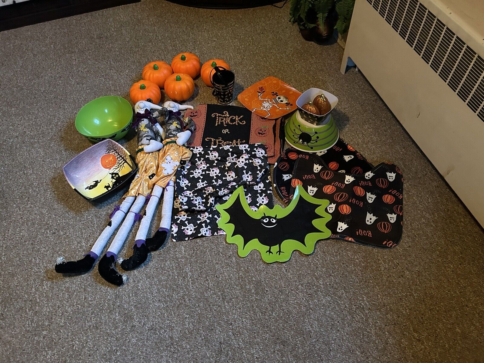 Lot Of Halloween Decor. Placemats. Ghosts. Pumpkins. Serving Ware. Bats.