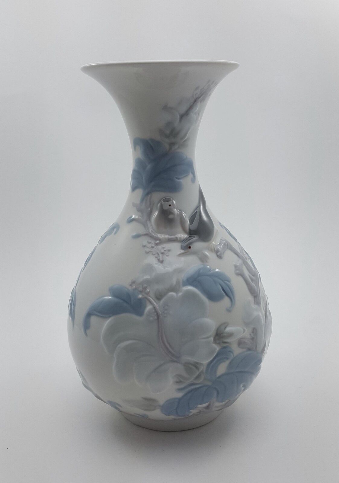 Retired Lladro Sparrows Flower Vase #4691 Vintage Blue and White Bird Vase 