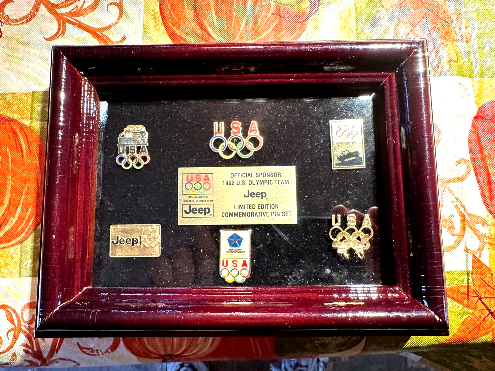 1992 JEEP LIMITED EDITION COMMEMORATIVE U.S OLYMPIC TEAM PIN SET IN ORIGINAL BOX