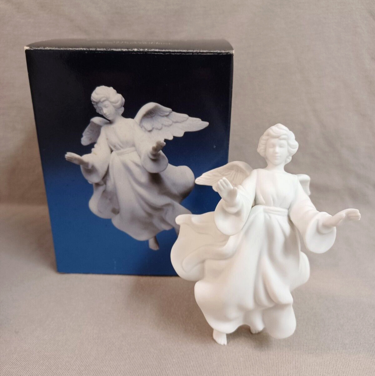 Avon Nativity Collectibles Flying Angel Porcelain Figurine w/Box 1985