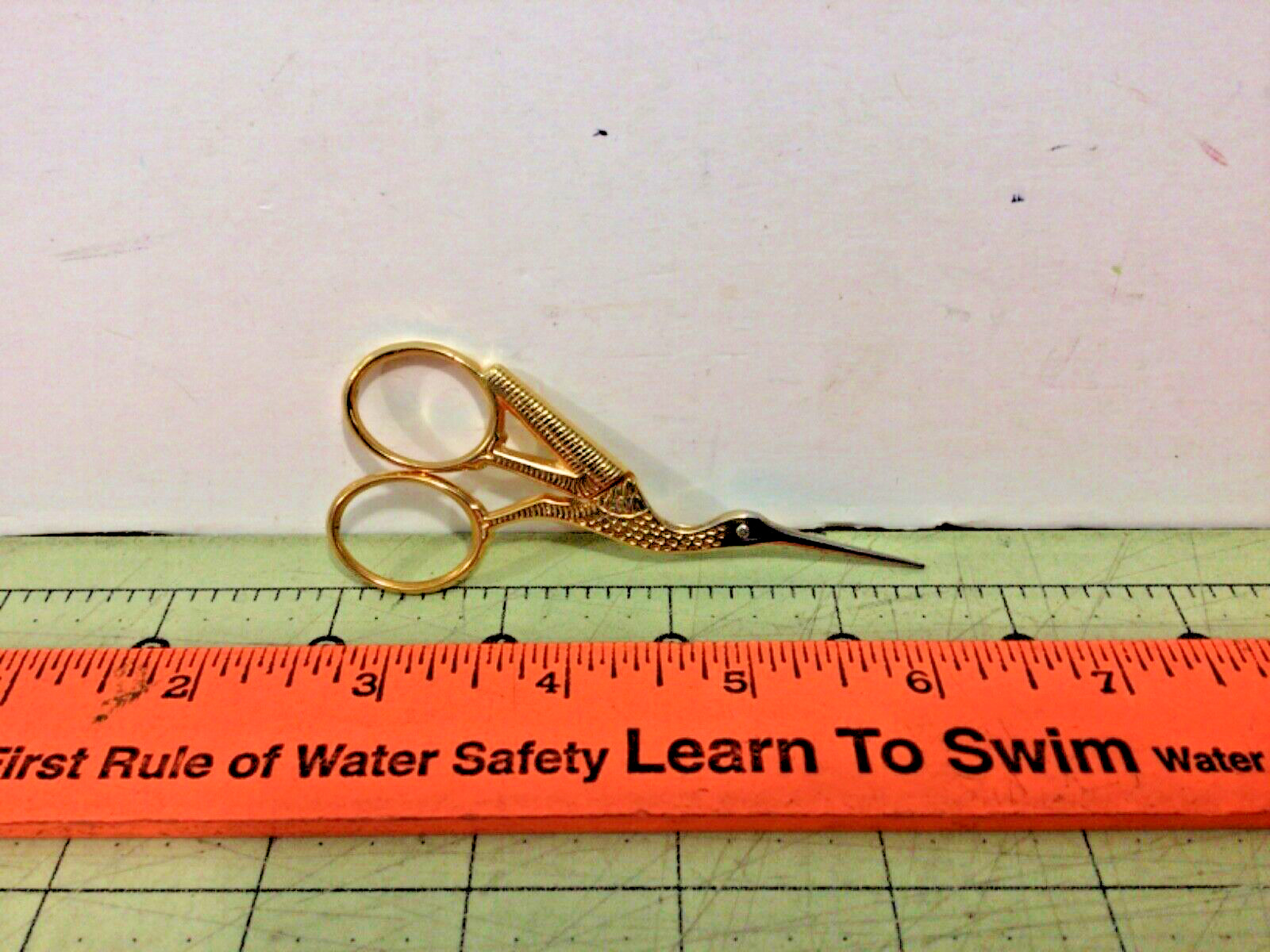 Vintage Stork Crane gold tone sewing embroidery scissors 