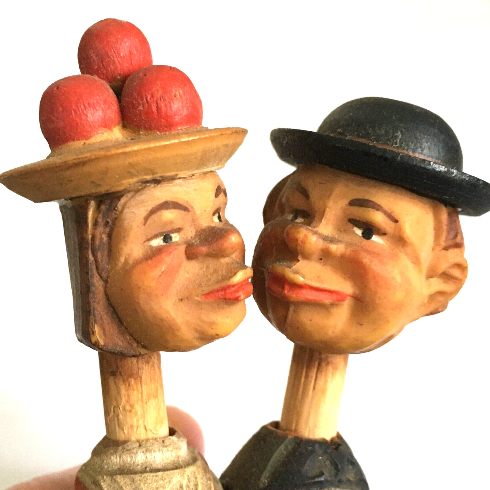 VINTAGE ANRI 1950s Mechanical Wood liquor bottle stopper  Couple Kissing 5