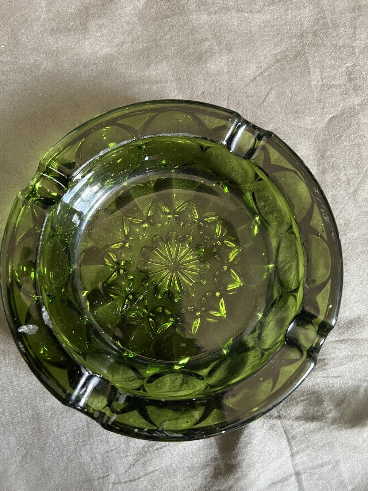Vintage Heavy Emerald Green Pressed Glass Round Ashtray Starburst/flower Design