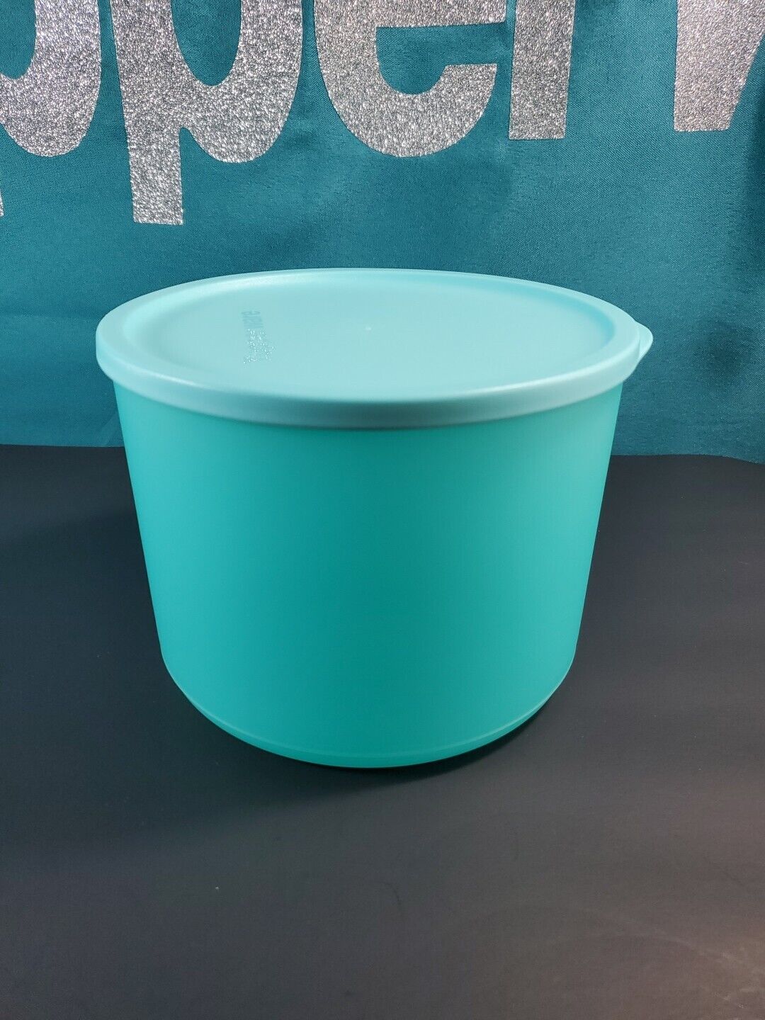 Tupperware Basic Bright Round Container Storage 9 Cup Cubix Ice Cream Mint Green