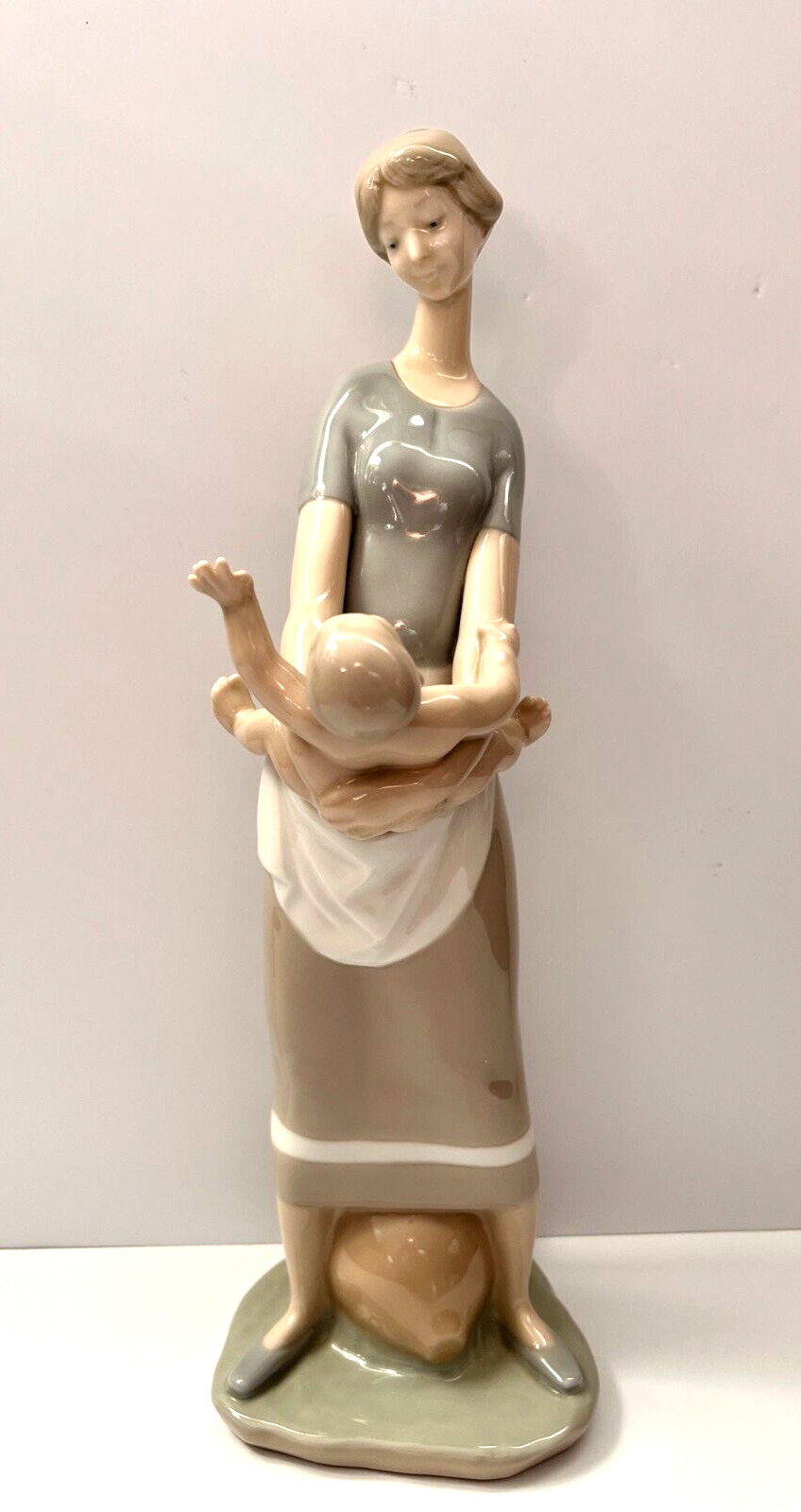 Vintage Lladro MOTHERHOOD #4575 Mother and Child Porcelain Figurine