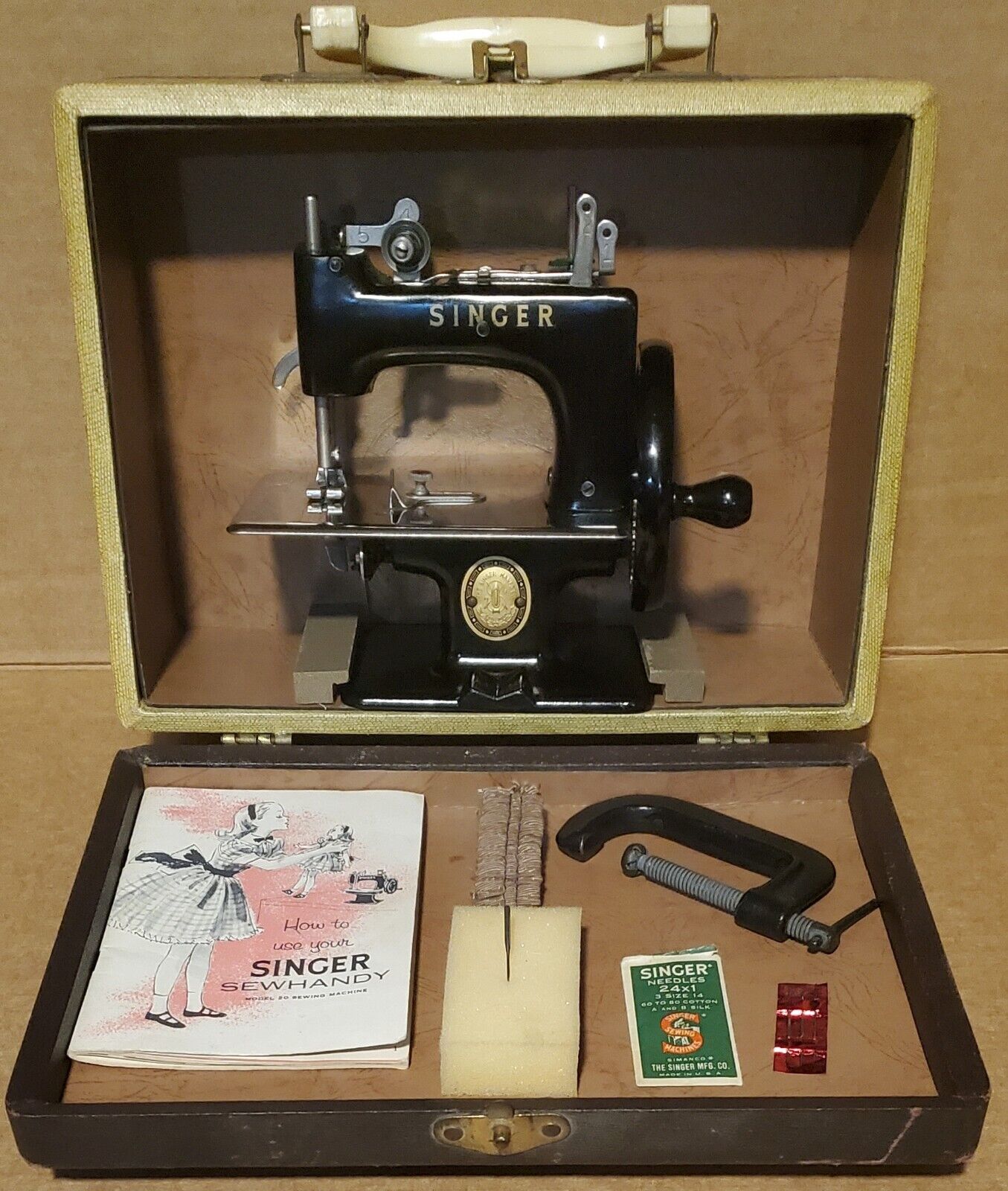 Vintage Singer Sewhandy Child\'s Sewing Machine in original case with manual