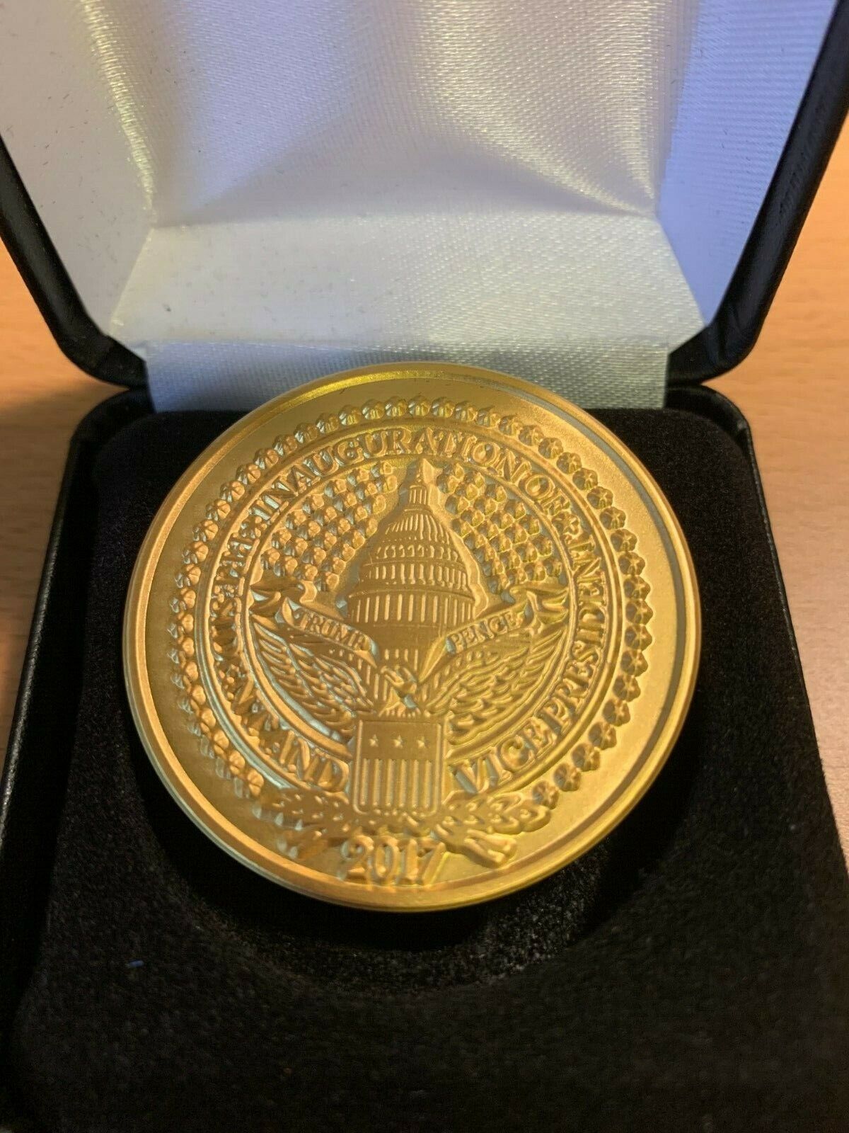 Official 2017 Donald Trump Inaugural Commemorative Gold Plated/Brass Medal Coin