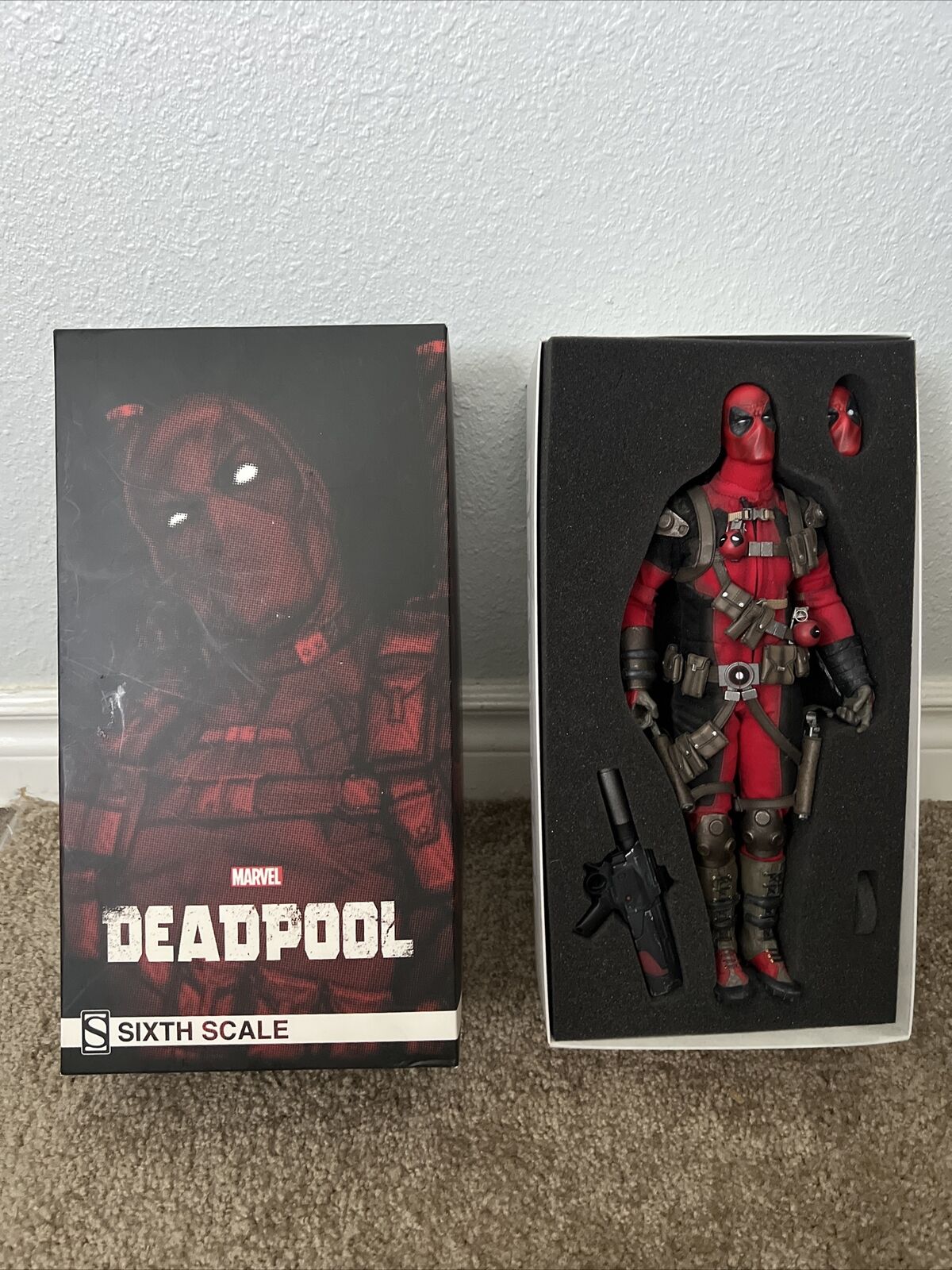 Marvel Sideshow Deadpool 1/6th Scale.Mint