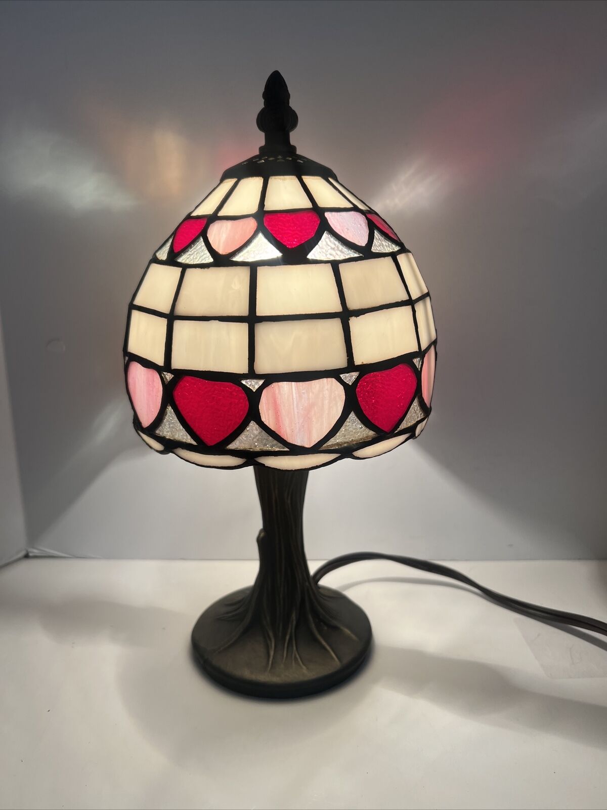 Tiffany Style Stained Glass  Lamp  With Lampshade Pink Red Hearts & Bronze Base