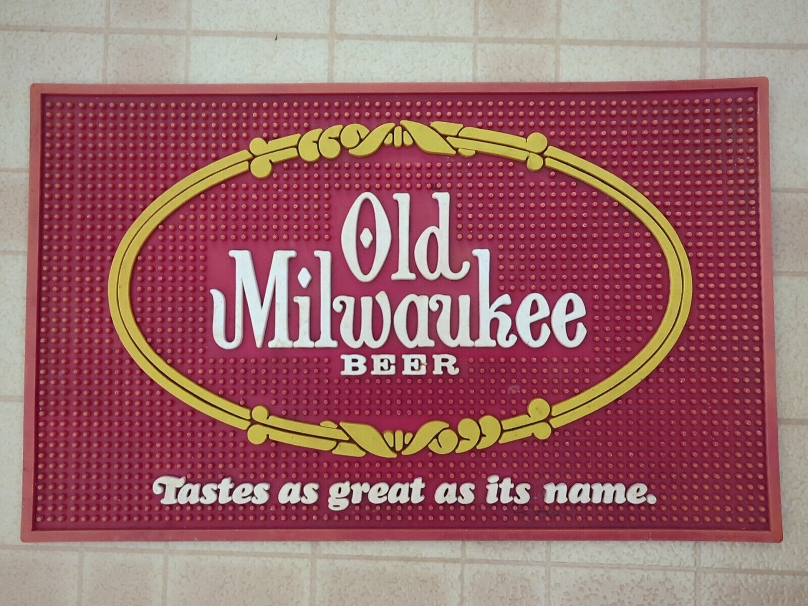 OLD MILWAUKEE BEER VINTAGE 1977 BAR MAT JOS. SCHLITZ BREWING CO. MILWAUKEE, WIS.