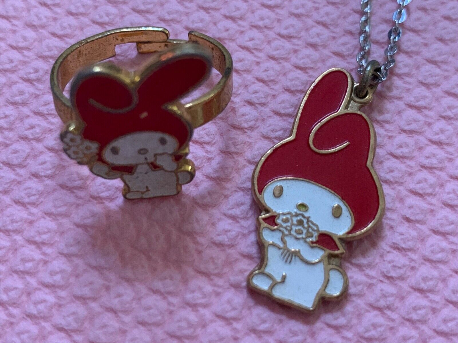 SANRIO vintage 70s Japan 1976 Red My Melody flower metal pendant necklace & ring