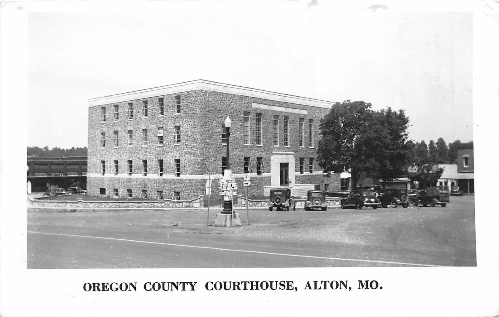 Alton Missouri 1940-50s RPPC Real Photo Postcard Oregon County Court House
