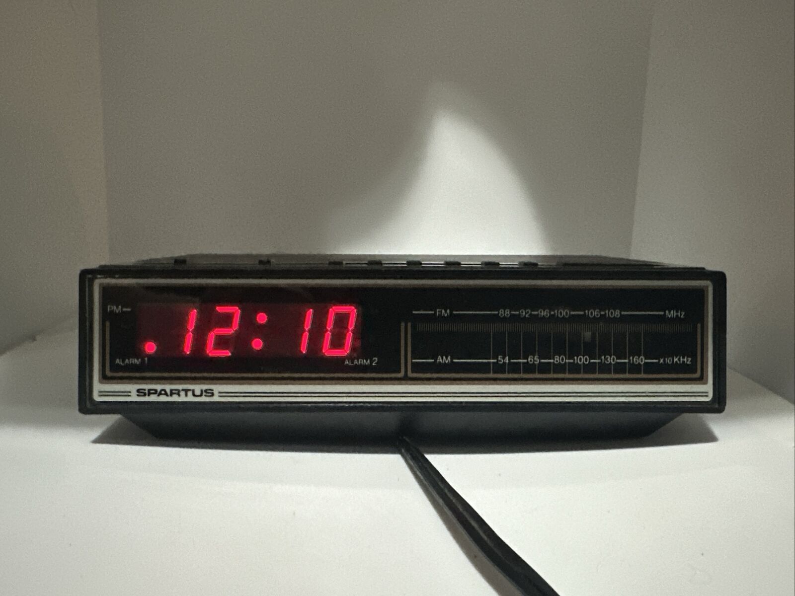 Vintage Spartus Wooden Alarm Clock/radio 