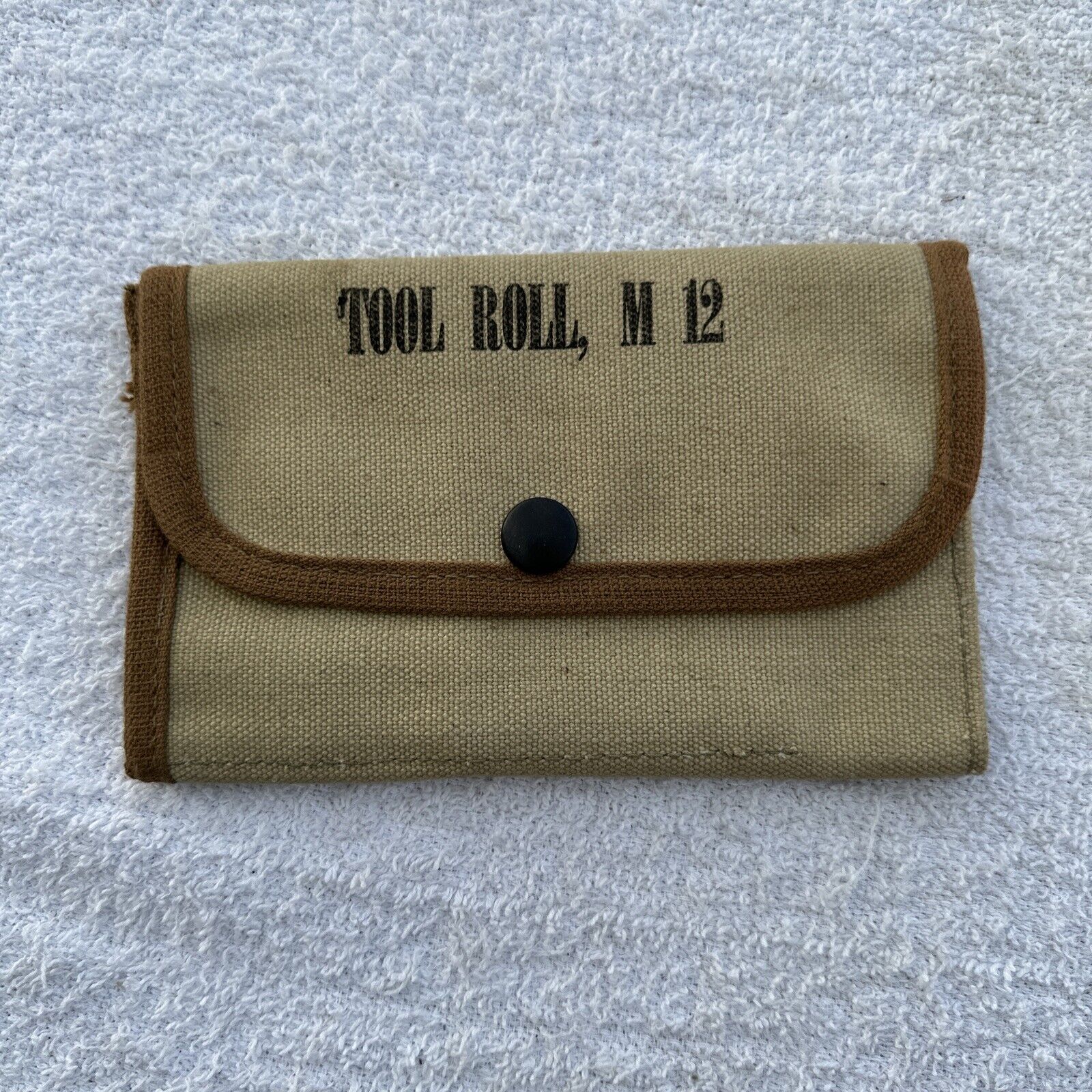 E497. UNISSUED WWII M12 TOOL ROLL KIT FOR RIFLE SPARE PARTS