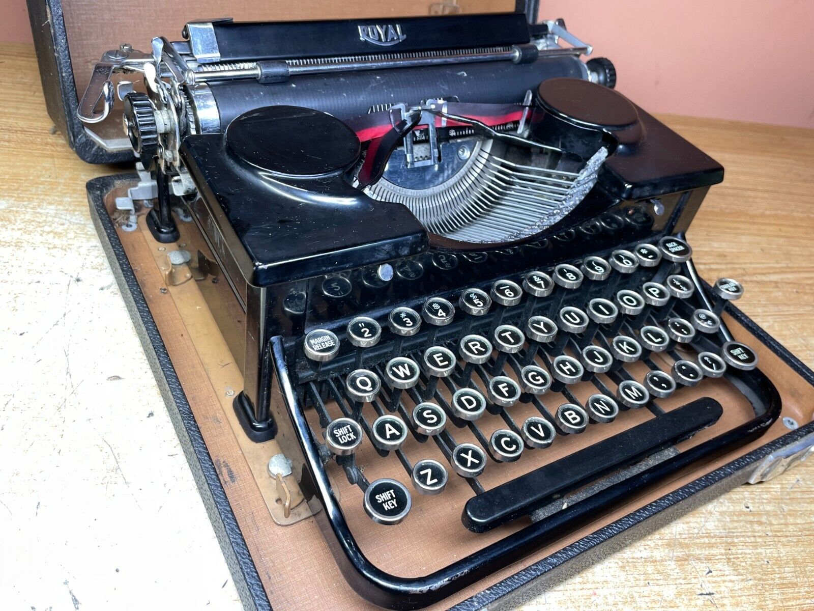 1933 Royal P Model Working Elite Gull-Wing Glossy Black Typewriter w New Ink