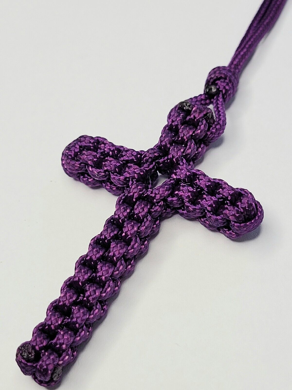 Colgante de Cruz Púrpura Hecho con Nudos  Collar Macrame 
