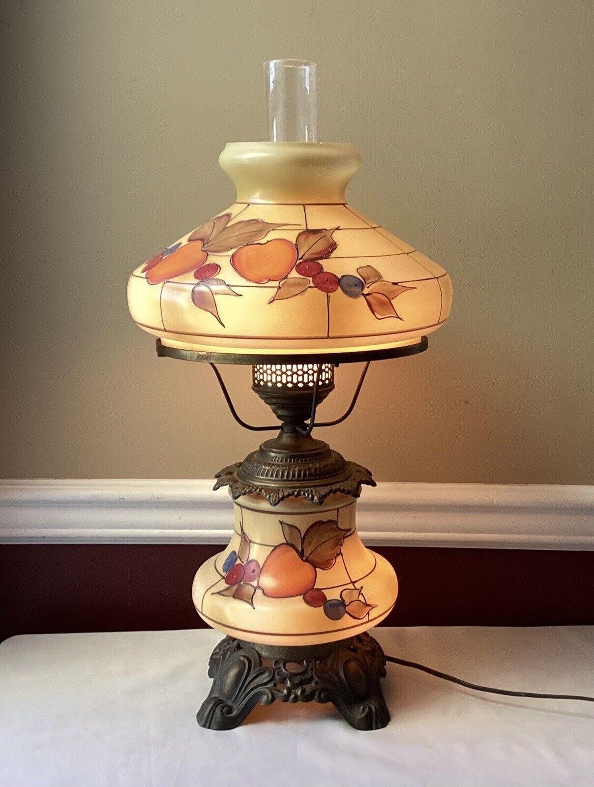 VTG Gone With The Wind/ Parlor/ Hurricane Lamp, Fruit-design, 3-Light Settings