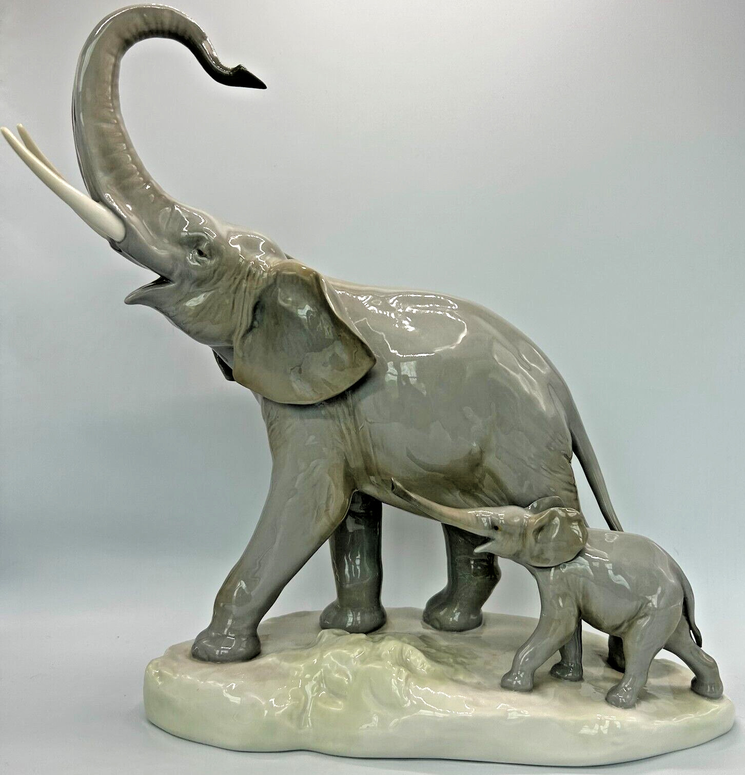 LLADRO Vintage Porcelain Elephants Statue 12\