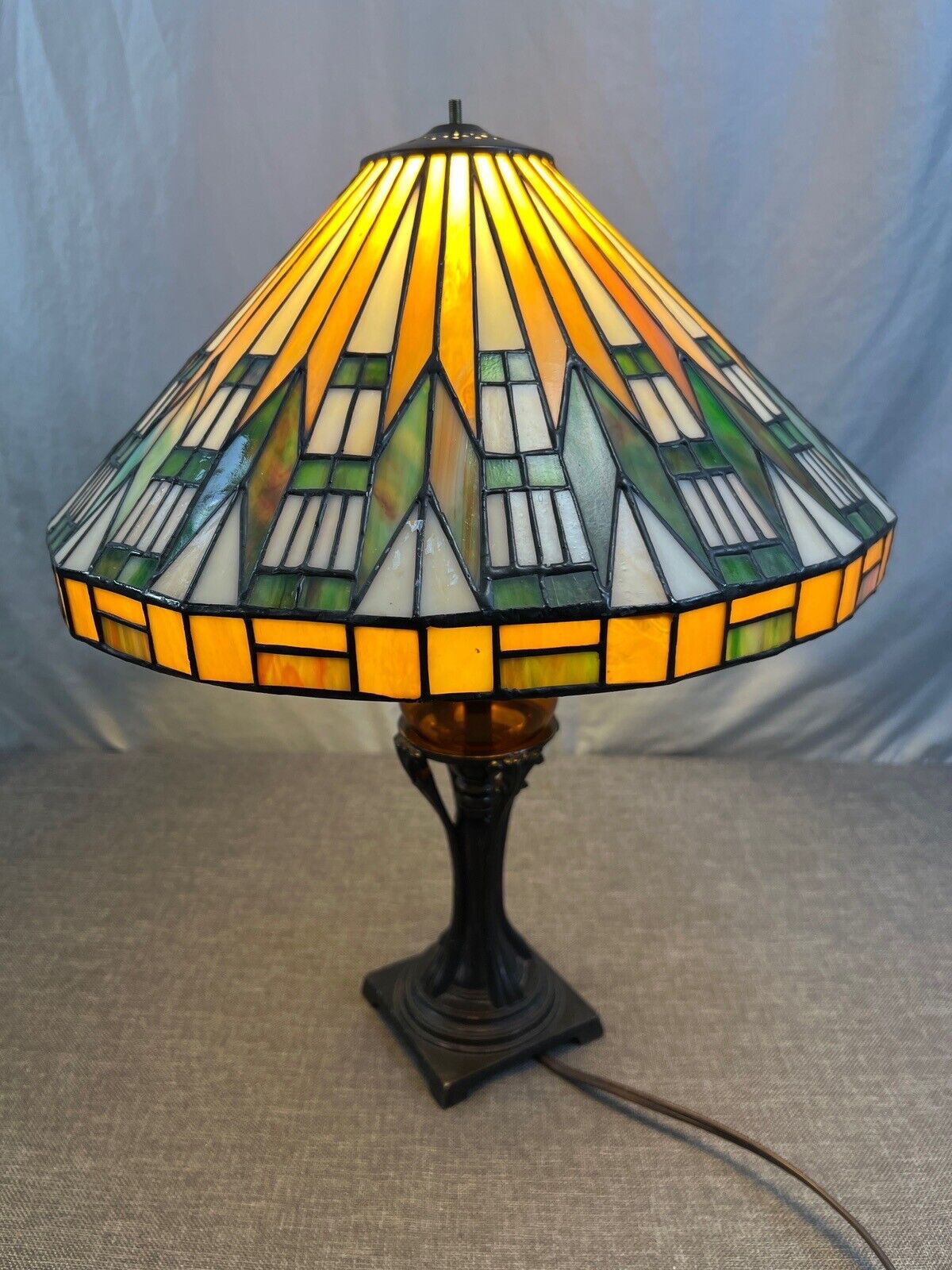 Beautiful Tiffany Style Arts & Crafts Deco Stained Glass Lamp Shade 15.5 Inches
