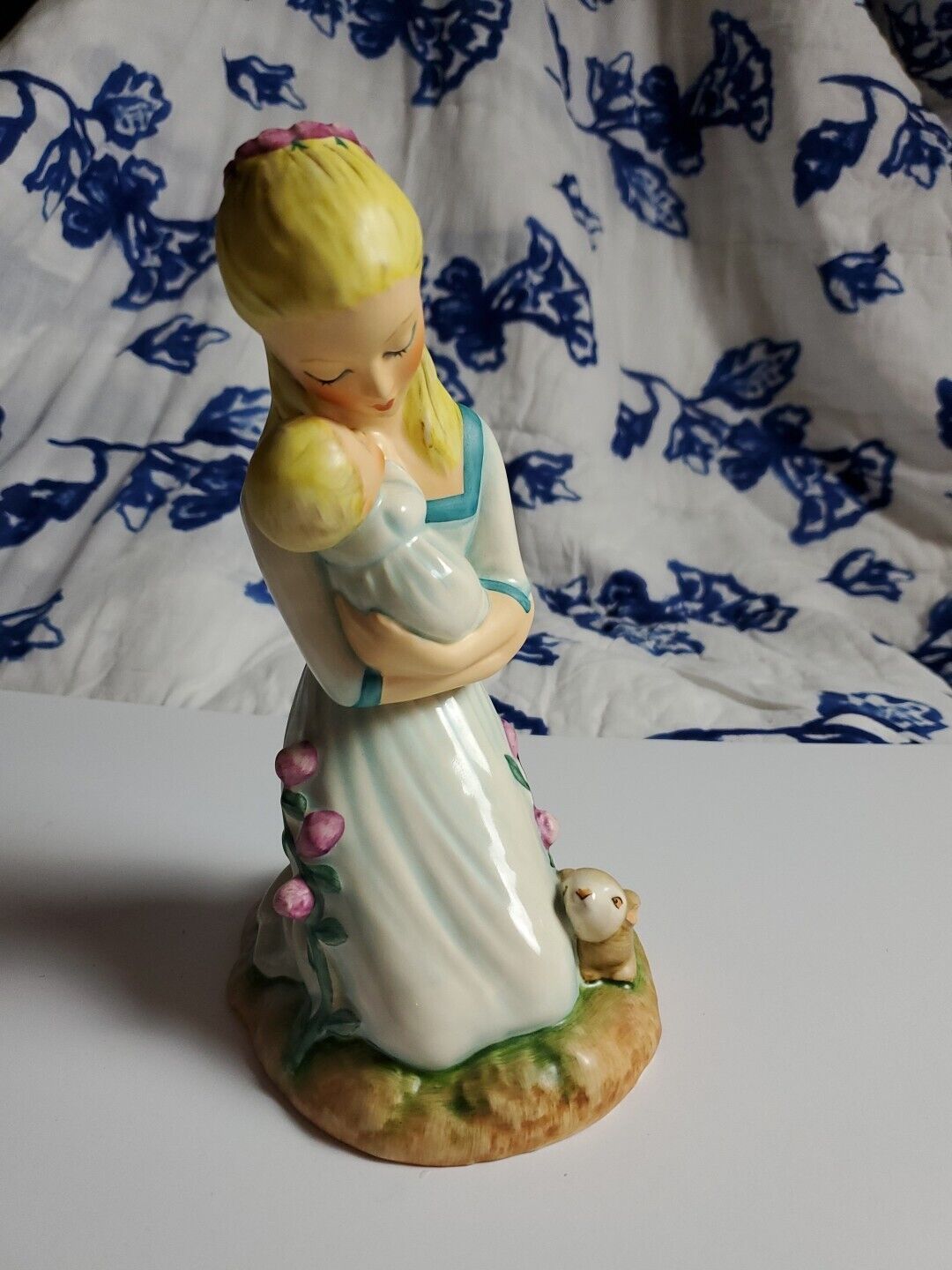 Vintage Goebel W. Germany Figurine BYJ36 Mother Embracing Child Hummel