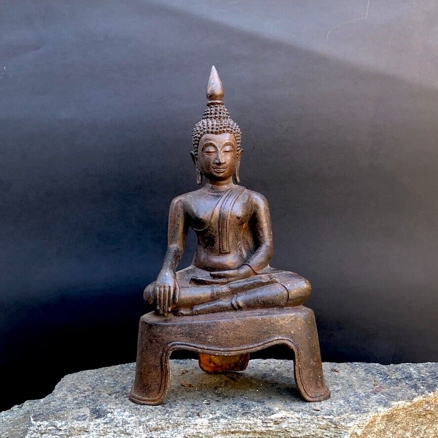 Buddha Calling The Earth To Witness statue In Copper 